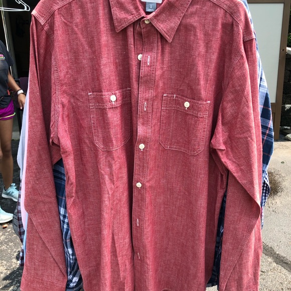 Various button down shirts - Picture 4 of 6